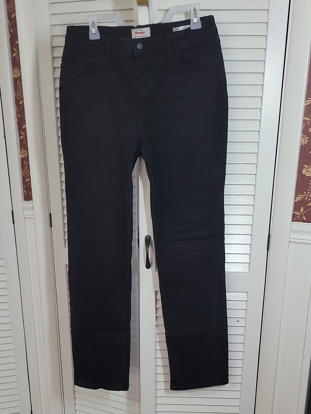 Womens Wrangler High-rise True Straight Leg Black Stretch Jeans